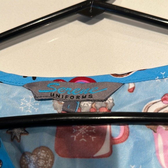 Holiday hot chocolate cheer Scrub Shirt Womens Sz large Top Medical Hospital - Picture 2 of 3